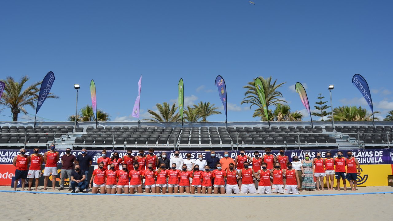 Jugadores de balonmano playa