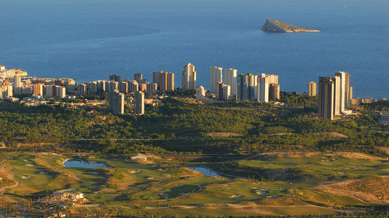 Planes de golf para el puente de la Constitución