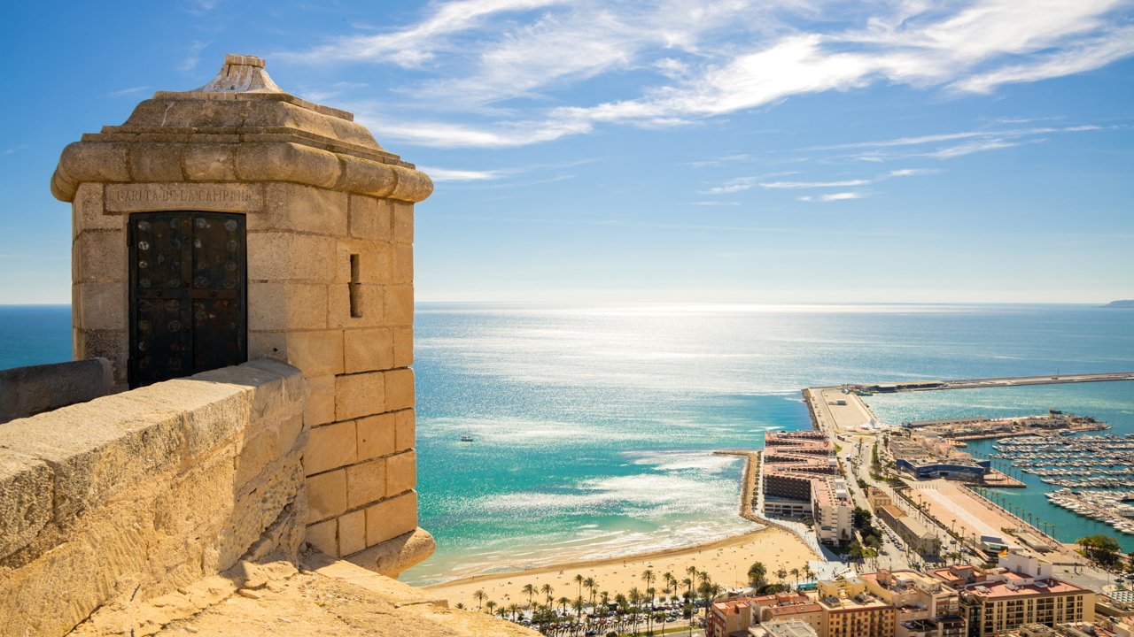 Muralla del Castillo de Santa Bárbara