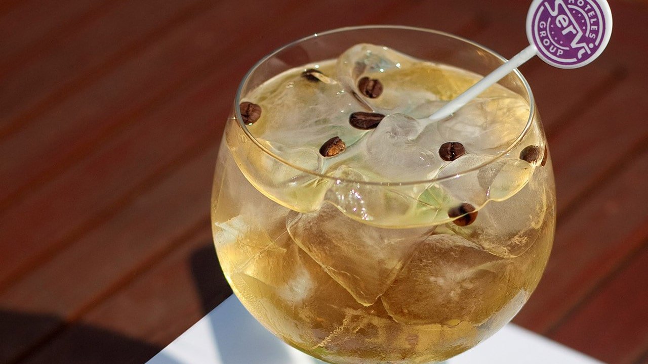 Gin-tonic café
