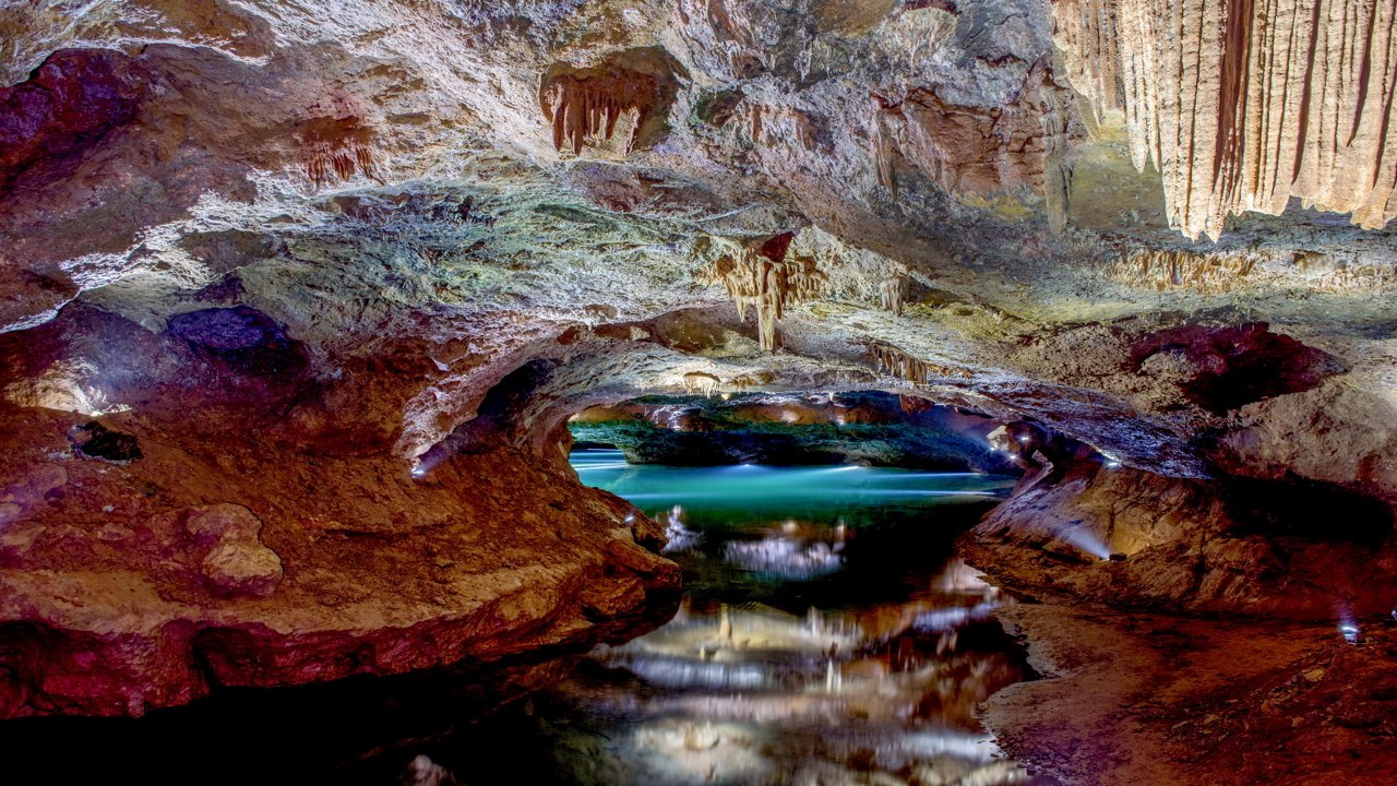 Interior de las Cuevas de San José