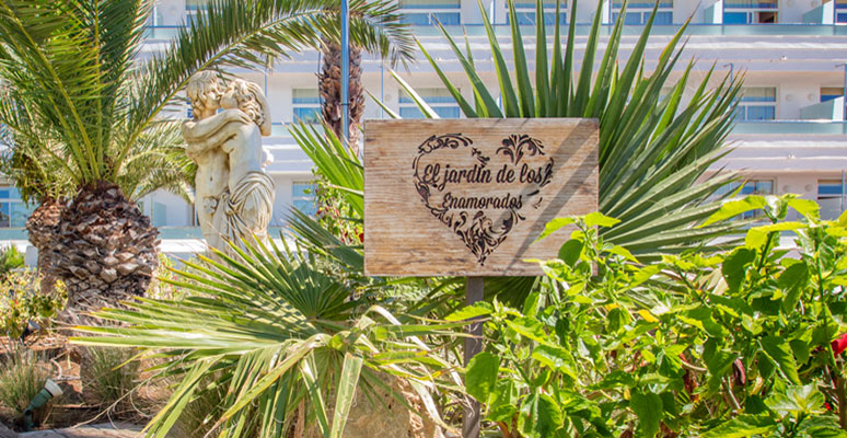 Jardín de los enamorados Hotel Servigroup Marina Playa