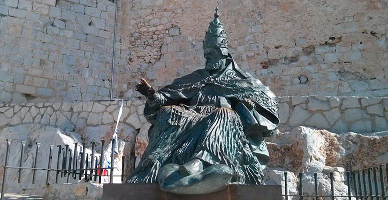 Estatua Papa Luna