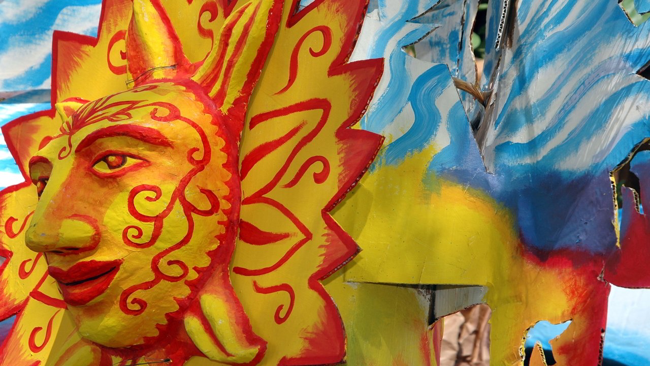 La popular Entrada de Penyes de Fiestas de Benidorm