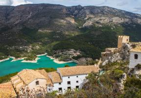 Panorámica de Guadalest desde su castillo