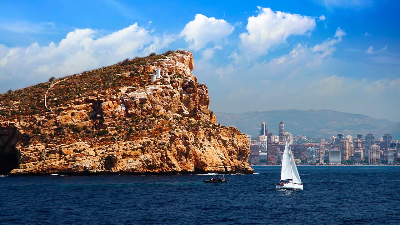 Isla de Benidorm desde el mar