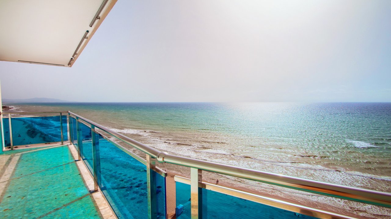 Habitación de hotel con vistas al mar