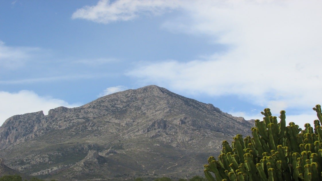 Hendidura de la montaña Puig Campana
