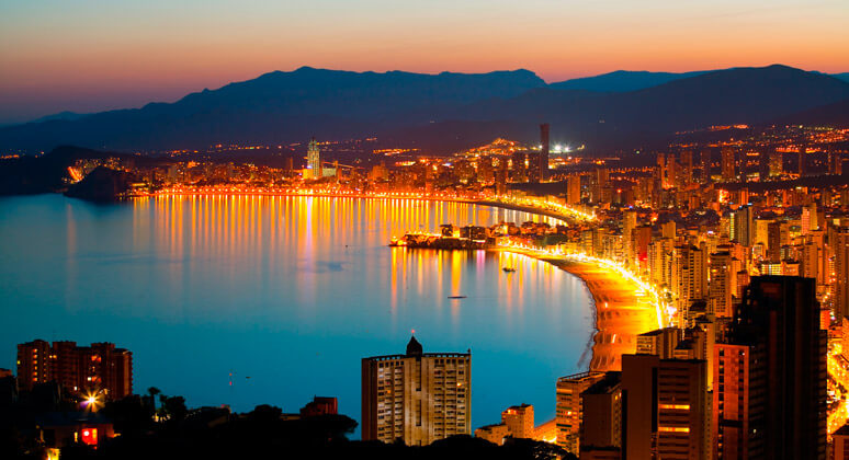 Benidorm al anochecer