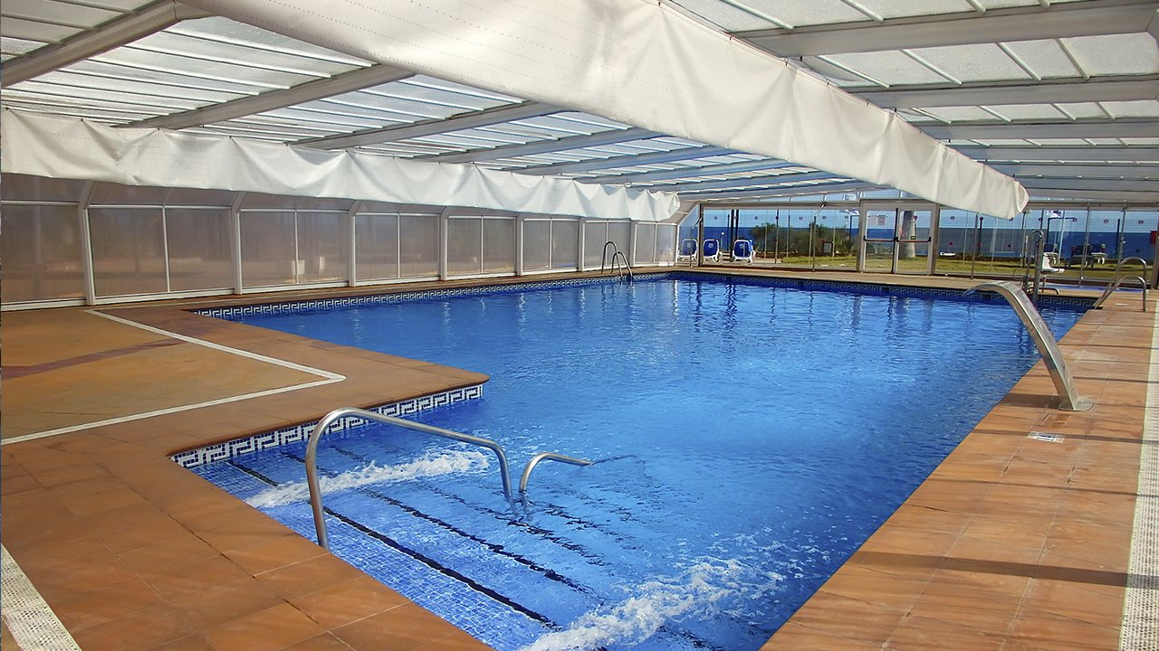 Piscina climatizada cubierta en Mojácar