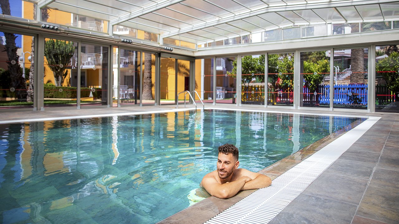 Piscina climatizada cubierta en Benidorm
