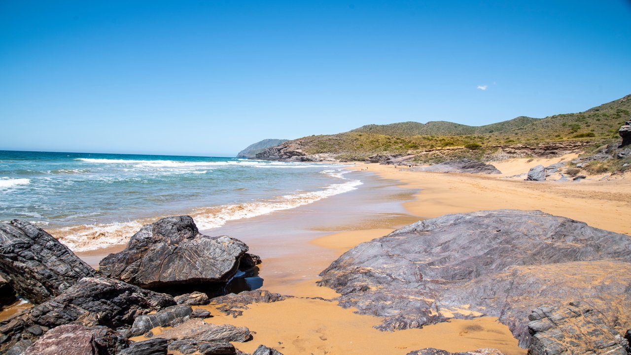 Playa Parreño, una playa naturista en Cablanque