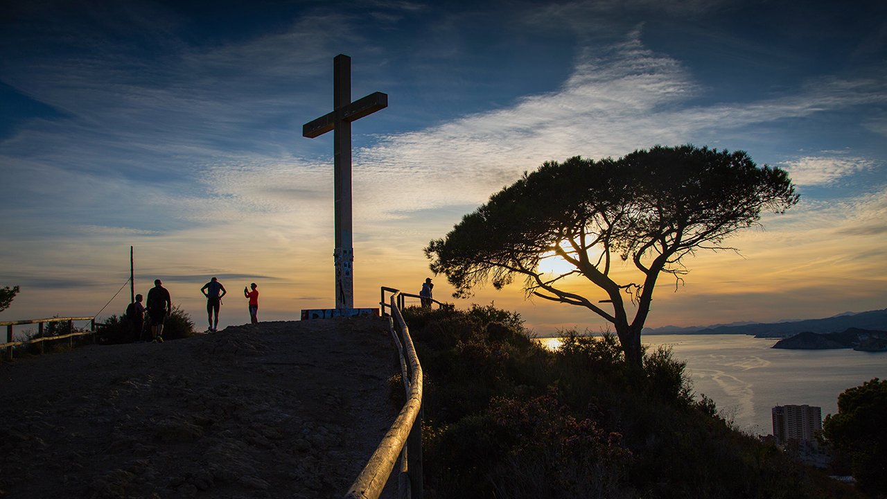 Atardecer en la cruz de Benidorm